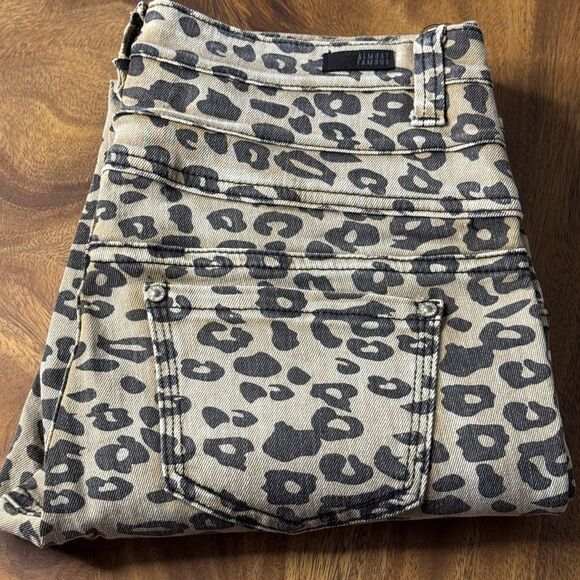 Almost Famous Women's Leopard Mid-Rise Skinny Jeans sz 9 - Picture 3 of 16